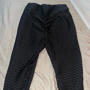 Scrunch leggings soft and stretchy, worn lightly with love <3